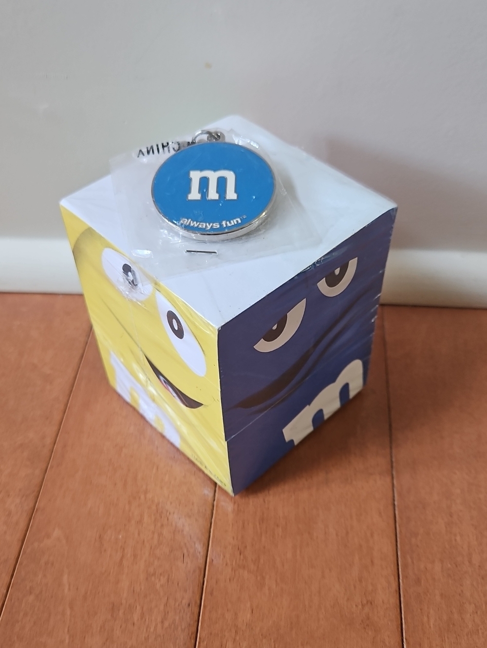 NWT M&M'S 4 Character Note Paper Cube with Blue Logo Keychain